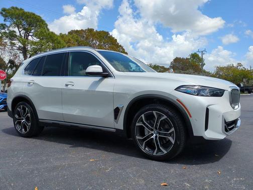 Mineral White Metallic 2024 BMW X5 sDrive40i