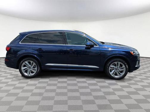 Navarra Blue Metallic 2021 Audi Q7 45 Premium