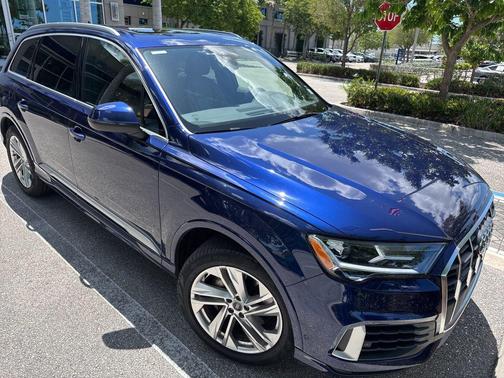 Navarra Blue Metallic 2021 Audi Q7 45 Premium
