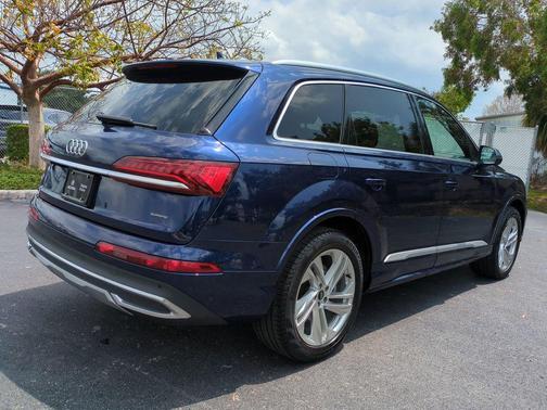 Navarra Blue Metallic 2021 Audi Q7 45 Premium