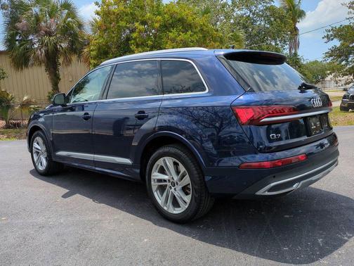 Navarra Blue Metallic 2021 Audi Q7 45 Premium