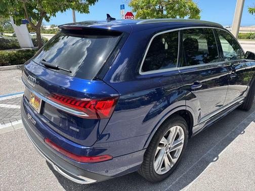 Navarra Blue Metallic 2021 Audi Q7 45 Premium