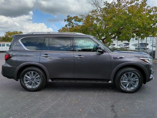 2024 INFINITI QX80 Luxe