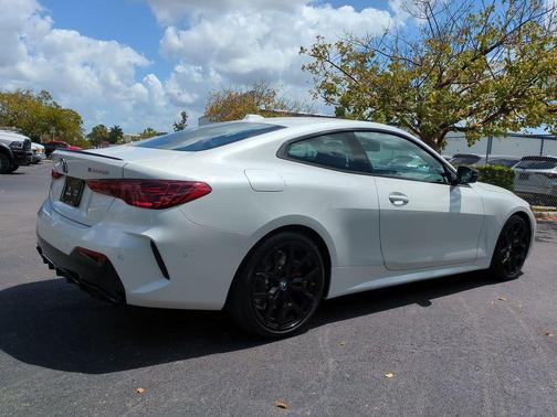 Mineral White Metallic 2025 BMW M440 i