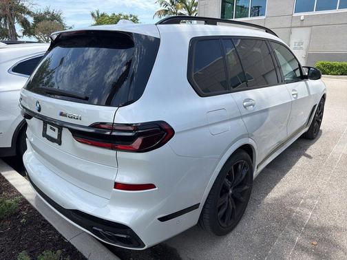 Mineral White Metallic 2026 BMW X7 M60i