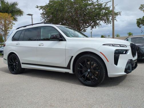 Mineral White Metallic 2026 BMW X7 M60i