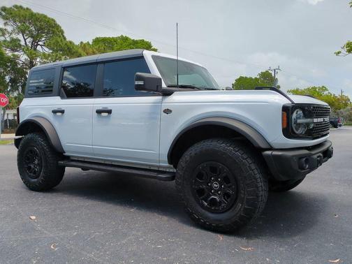 Oxford White 2023 Ford Bronco Wildtrak