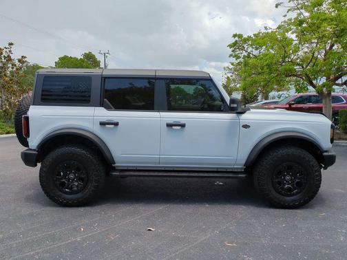 Oxford White 2023 Ford Bronco Wildtrak