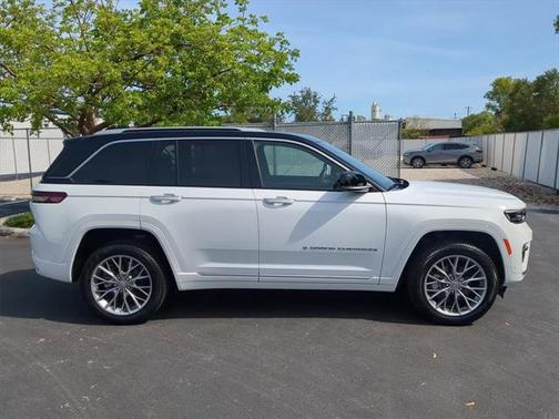 2023 Jeep Grand Cherokee Summit