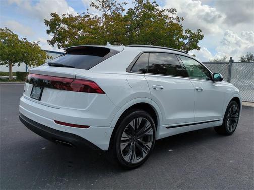 2025 Audi Q8 55 Premium