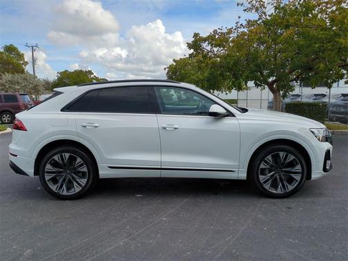 2025 Audi Q8 55 Premium