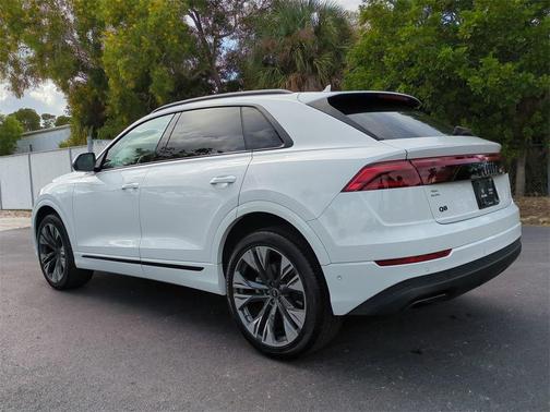 2025 Audi Q8 55 Premium