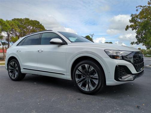 2025 Audi Q8 55 Premium