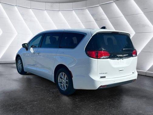 2025 Chrysler Voyager LX