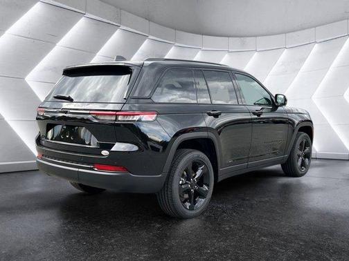 2025 Jeep Grand Cherokee Laredo