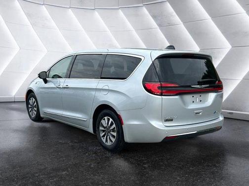 2023 Chrysler Pacifica Hybrid Limited