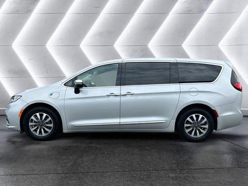 2023 Chrysler Pacifica Hybrid Limited