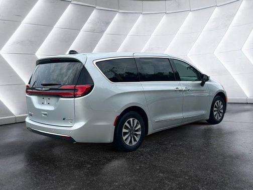 2023 Chrysler Pacifica Hybrid Limited