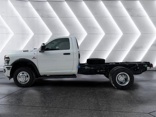 Bright White Clearcoat 2026 RAM 3500 Tradesman/Big Horn