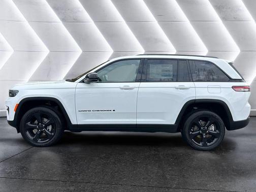 2025 Jeep Grand Cherokee Laredo