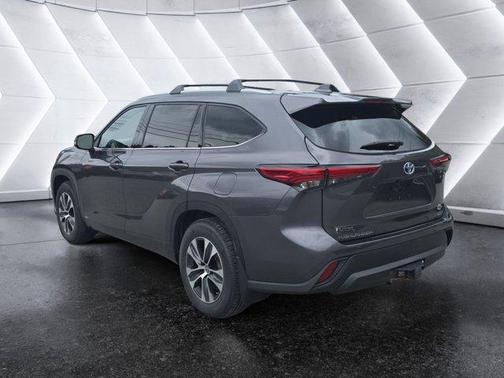 Magnetic Gray Metallic 2022 Toyota Highlander Hybrid XLE