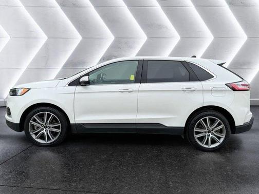 White Metallic 2024 Ford Edge Titanium