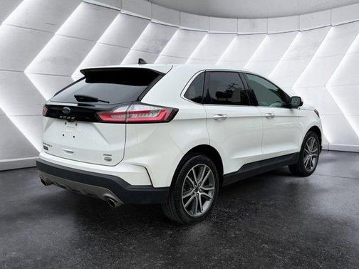 White Metallic 2024 Ford Edge Titanium