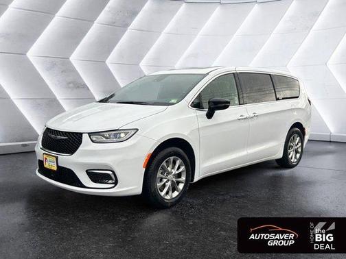 Bright White Clearcoat 2026 Chrysler Pacifica Select