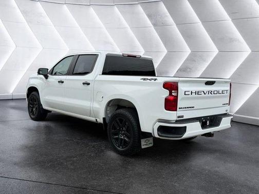 Summit White 2024 Chevrolet Silverado 1500 Custom