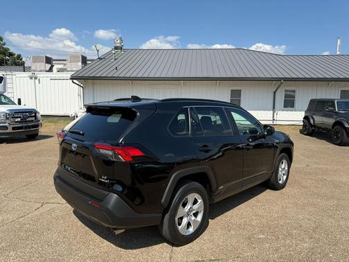 2020 Toyota RAV4 Hybrid LE