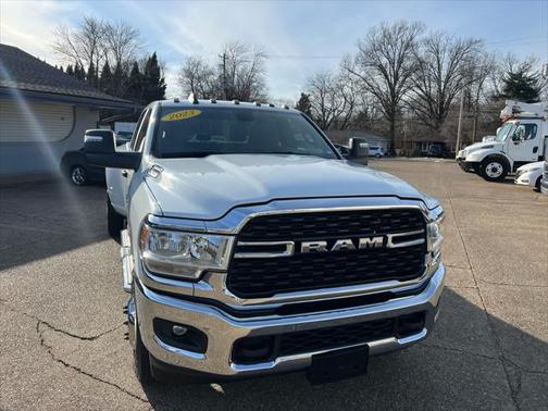 2023 RAM 3500 Big Horn Crew Cab 4x4 8' Box