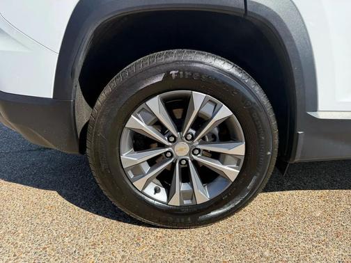 Summit White 2025 Chevrolet Equinox 1LT