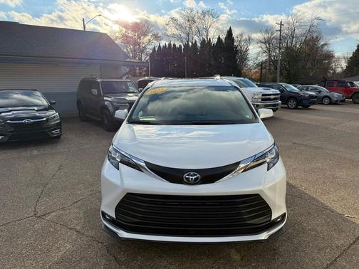 2025 Toyota Sienna XLE