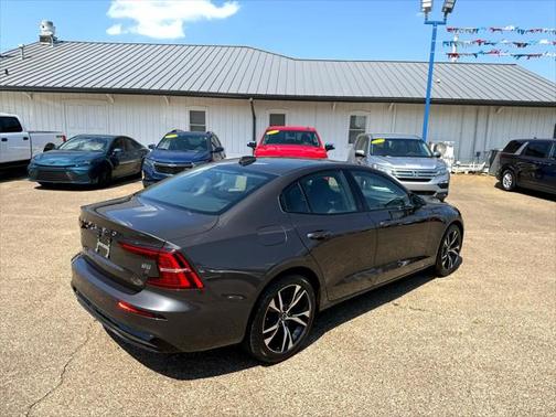 2024 Volvo S60 B5 Core Dark Theme