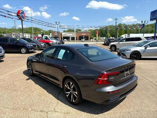 2024 Volvo S60 B5 Core Dark Theme
