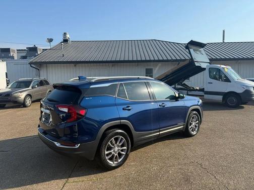 Marine Metallic 2023 GMC Terrain SLT
