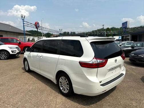 2017 Toyota Sienna XLE