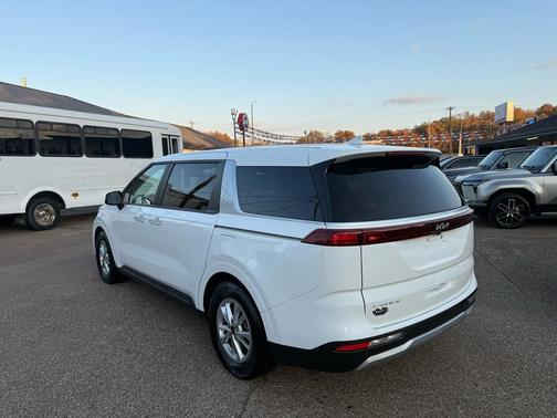 2024 Kia Carnival LX