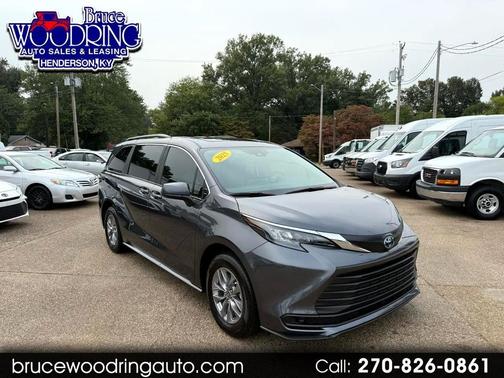 2025 Toyota Sienna LE