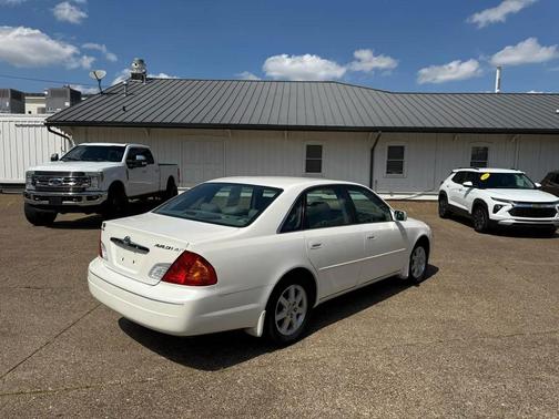 White Diamond Pearl 2001 Toyota Avalon XLS