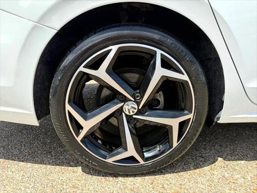 2022 Volkswagen Passat 2.0T R-Line