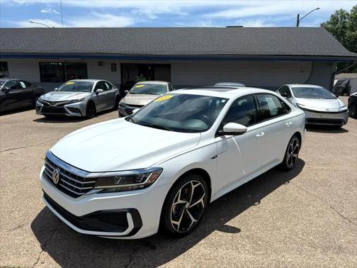 2022 Volkswagen Passat 2.0T R-Line