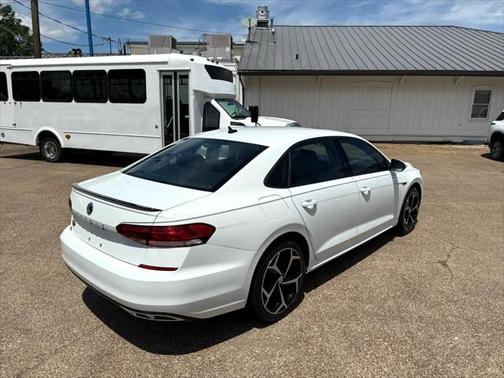 2022 Volkswagen Passat 2.0T R-Line