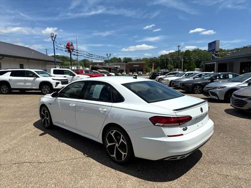 2022 Volkswagen Passat 2.0T R-Line