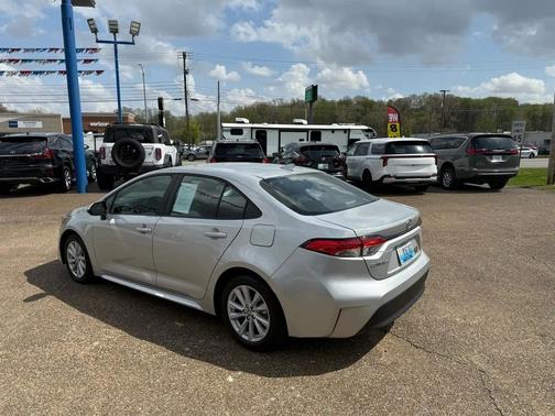 Classic Silver Metallic 2024 Toyota Corolla LE