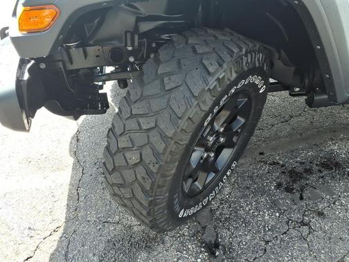 Bright White Clearcoat 2023 Jeep Wrangler Willys