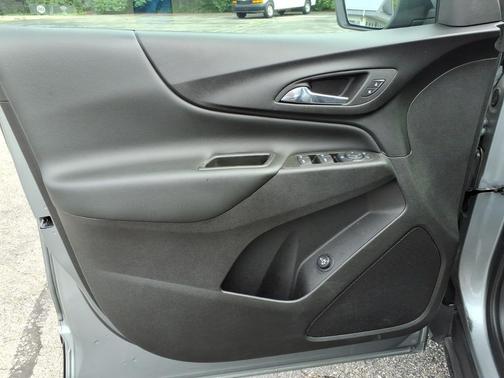 Sterling Gray Metallic 2024 Chevrolet Equinox 1LT