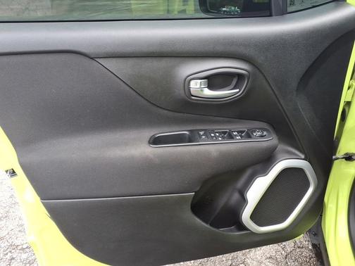 Hypergreen Clearcoat 2018 Jeep Renegade Latitude