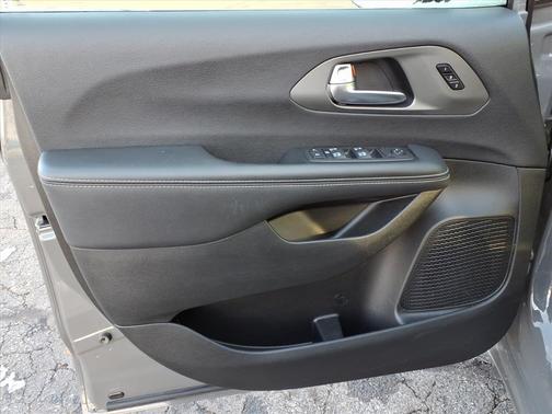 2025 Chrysler Pacifica L