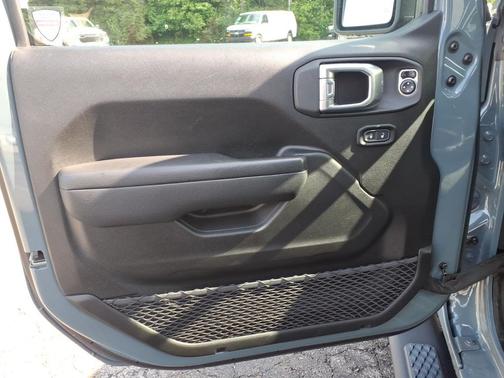 Anvil Clear Coat 2024 Jeep Gladiator Sport S